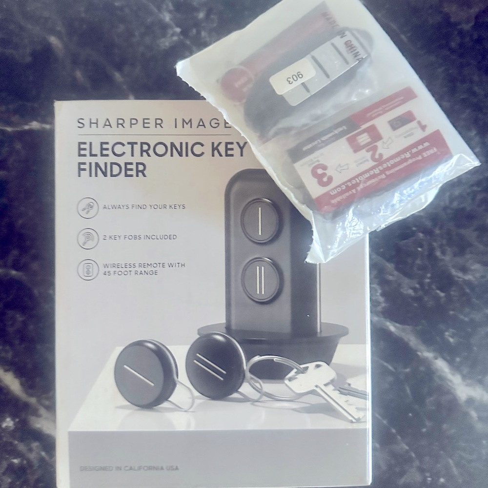NIB 🆕 Sharper Image Key Finder with 2 remote key fobs (can sell separately)
